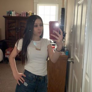 Meet your Posher, Marissa